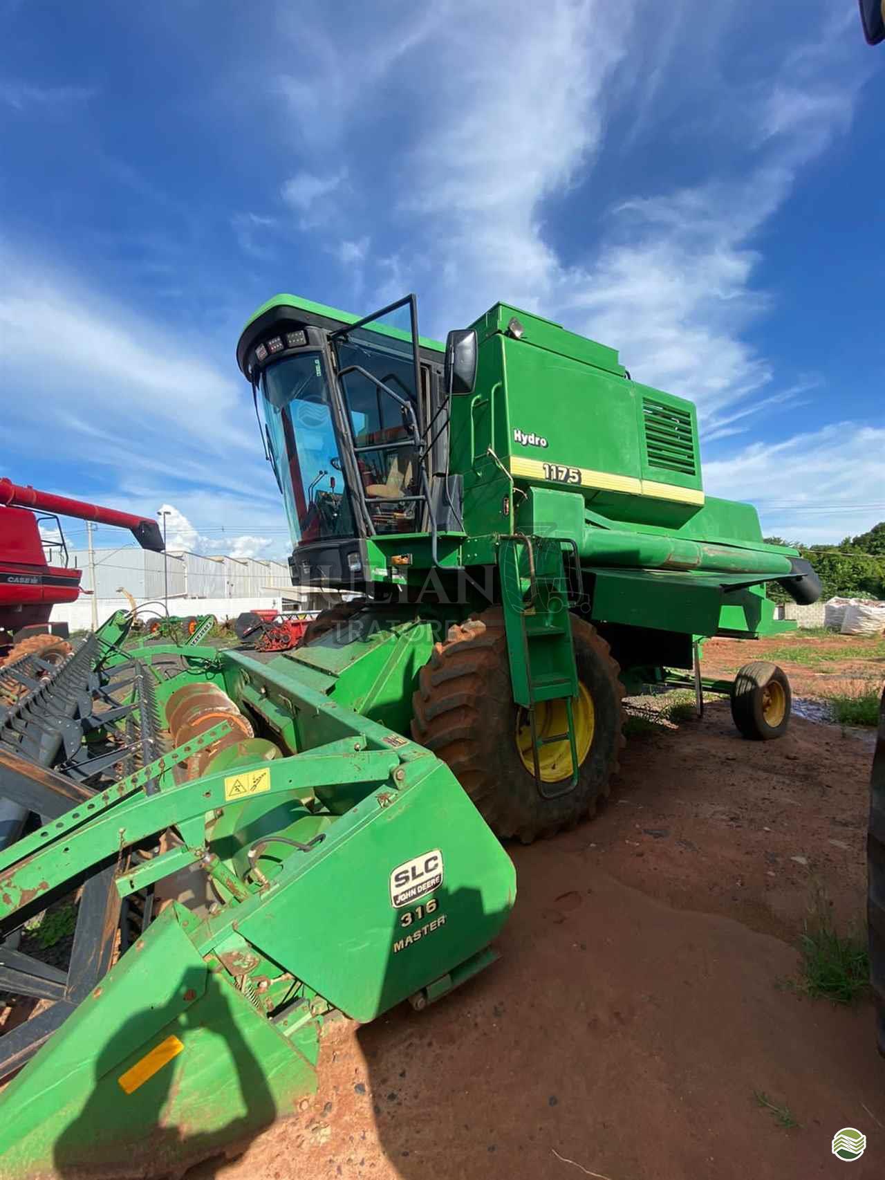 COLHEITADEIRA JOHN DEERE JOHN DEERE 1175 Juliano Tratores UBERABA MINAS GERAIS MG
